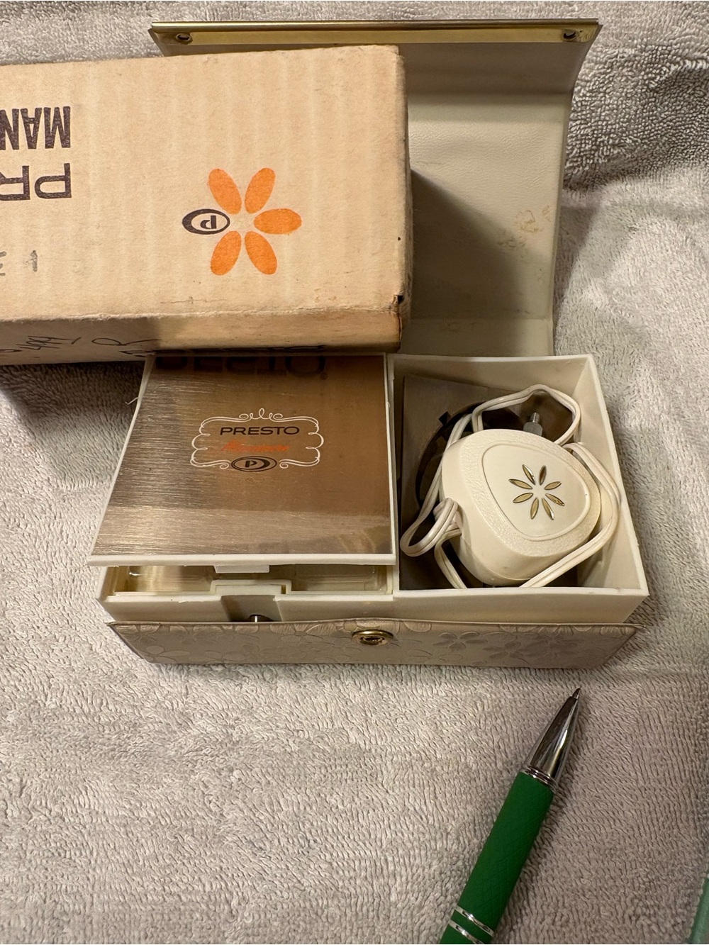 Presto Vintage Compact Manicure Set in Ivory